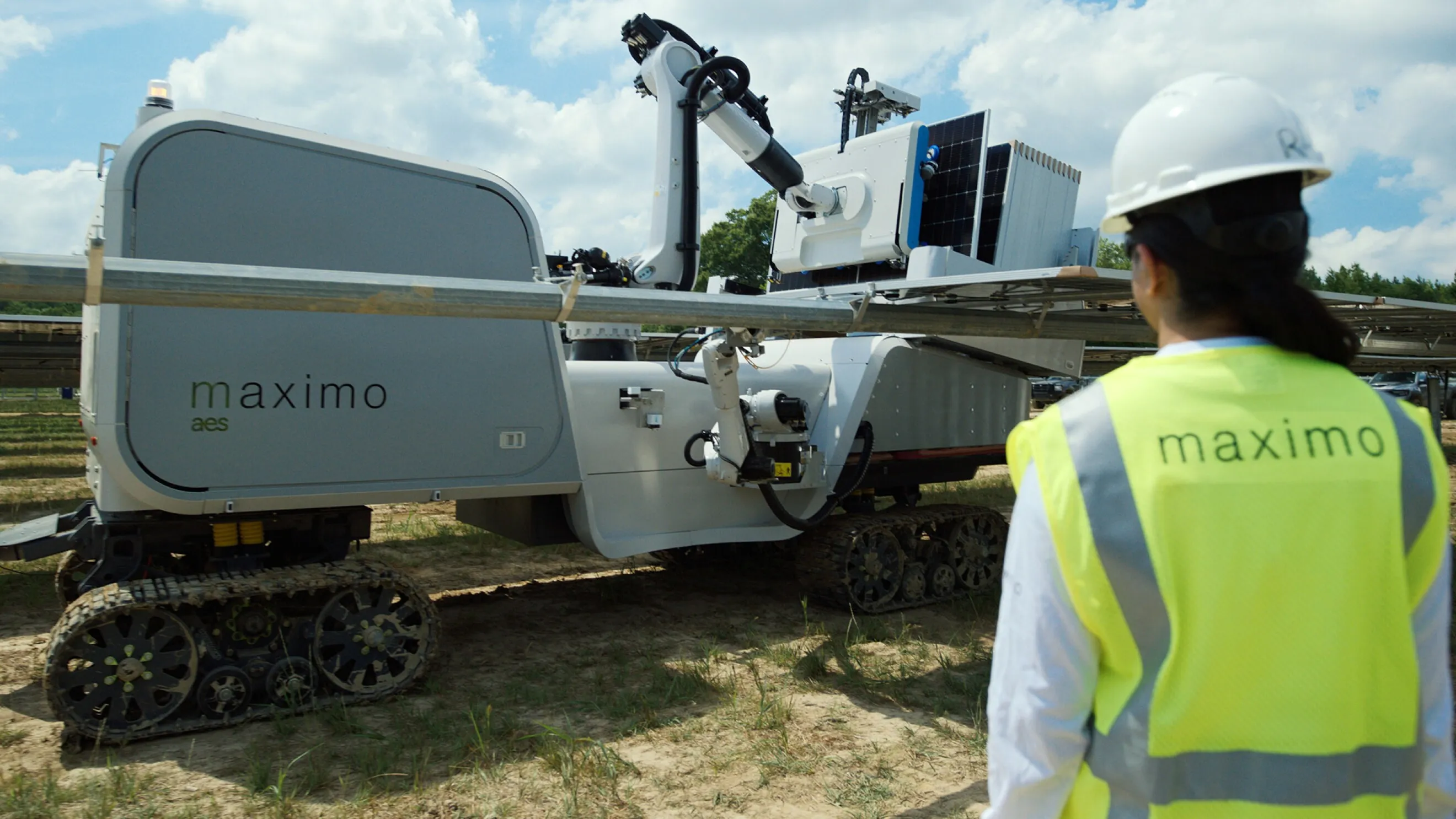 Maximo robotics at a utility-scale solar construction site